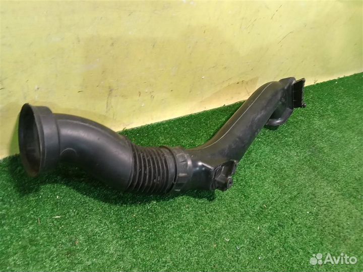 Воздухозаборник Opel Astra H 2004