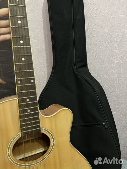 Акустическая гитара