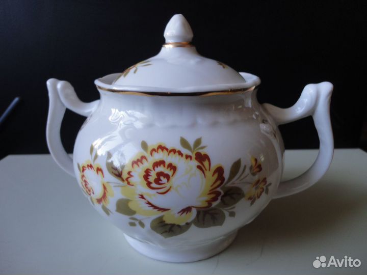 Продам сахарница ссср-фарфор
