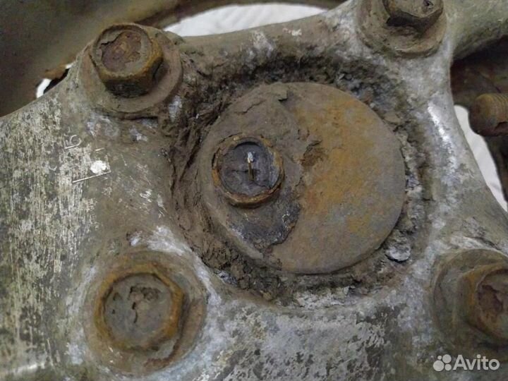 Кулак передний левый Lexus IS 2 (XE20) 2007