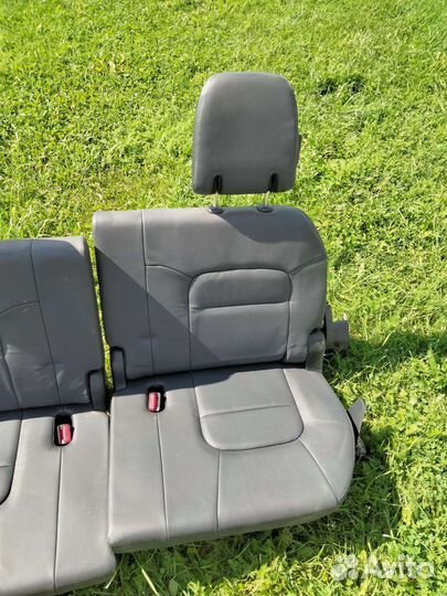 3-й ряд сидений Toyota Land Cruiser 200