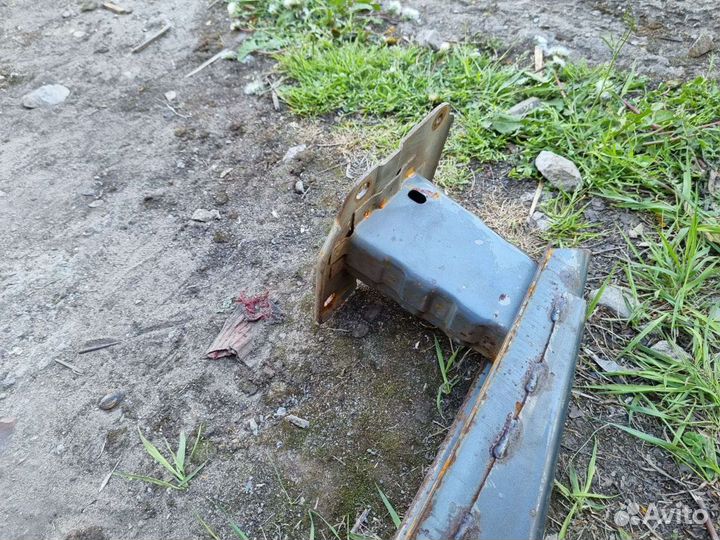 Усилитель бампера заднего