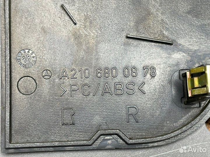 Боковая накладка торпеды Mercedes-Benz E-Class