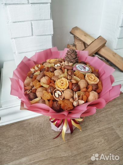 Сладкие букеты к 8 марта