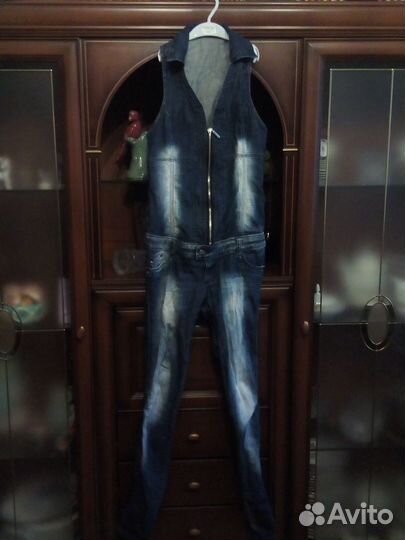 Джинсовый комбинезон женский