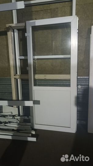 Дверь пластиковая