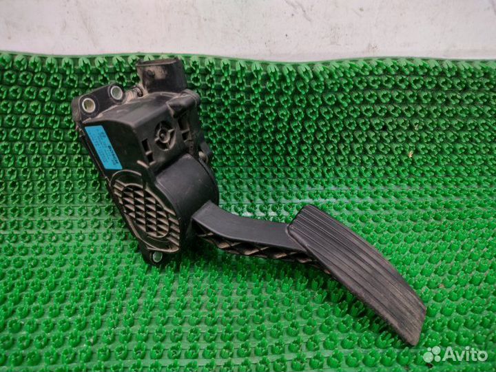 Педаль газа Лада Гранта 2015