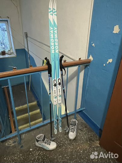 Беговые лыжи,лыжные ботинки,лыжные палки