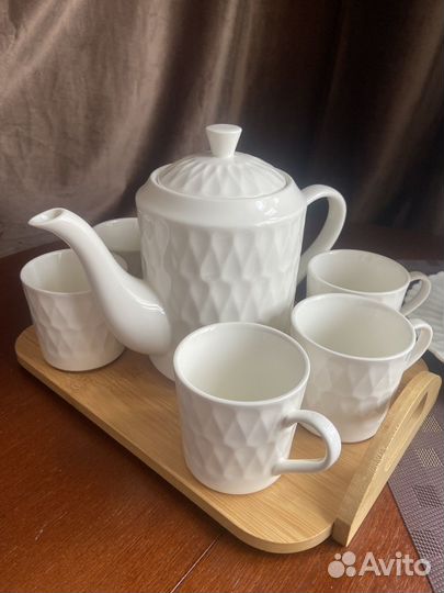 Белый чайный сервиз с чайником на 6 персон