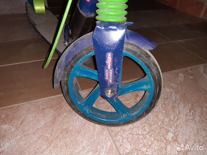 Самокат с колесами 200мм