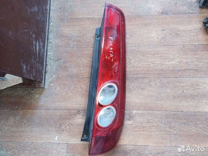 Фонарь задний правый Ford Fiesta