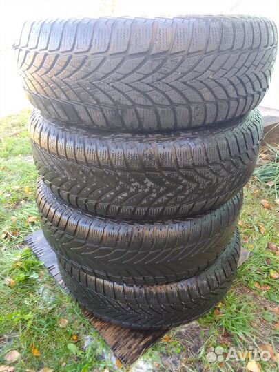 Goodyear UltraGrip 2 215/65 R16