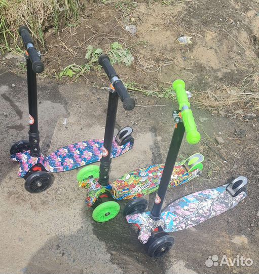 Самокат скутер Maxi трехколесный