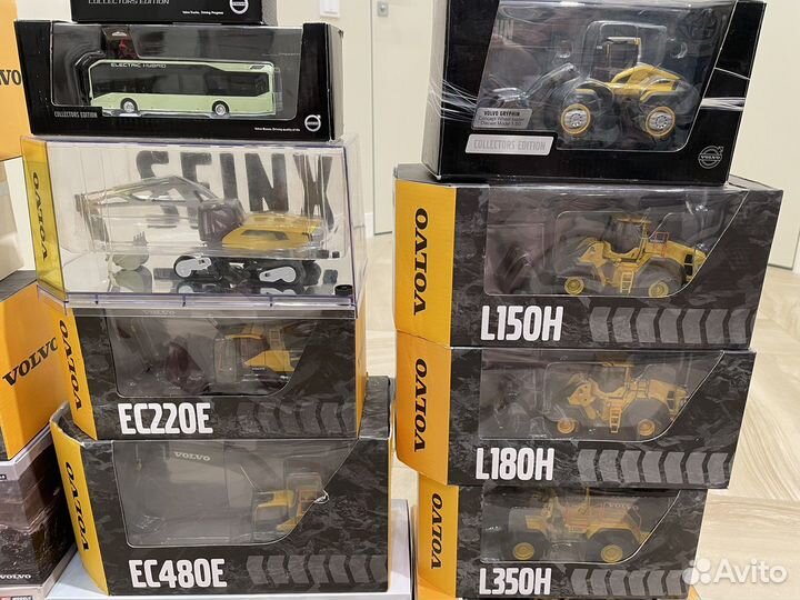 Коллекция моделей техники Volvo 1:50 новые