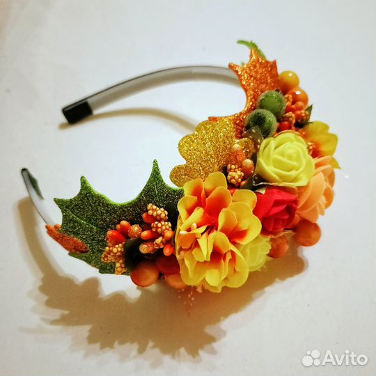 Осенний ободок с ягодами и цветами