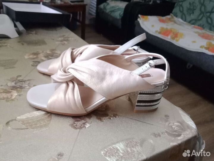 Босоножки женские