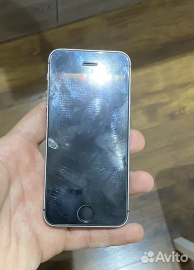 iPhone SE, 16 ГБ