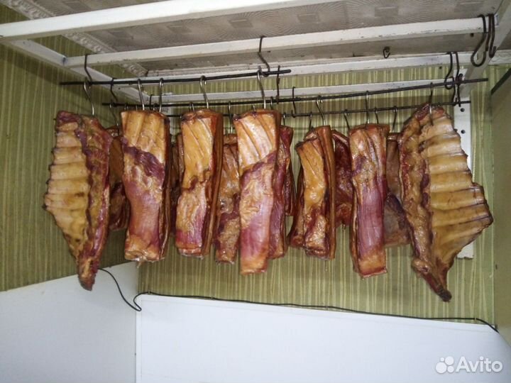 Копчёная колбаса, грудинка, куры копчёные
