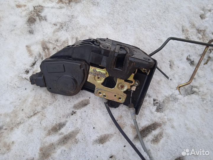 Замок двери передний правый Hyundai elantra xd