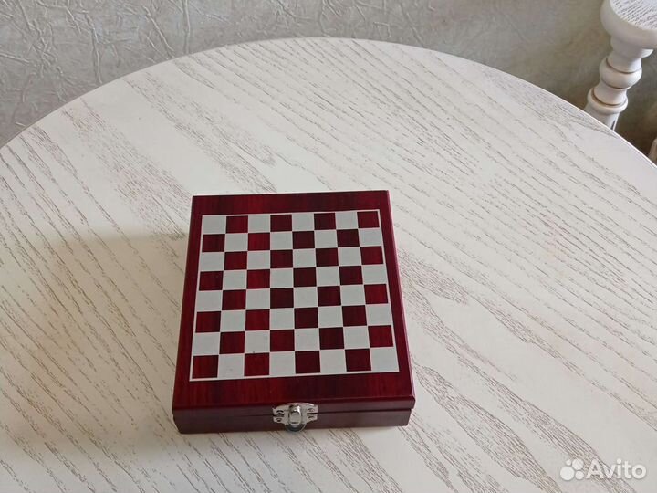 Достойный подарок, шахматы и сомелье