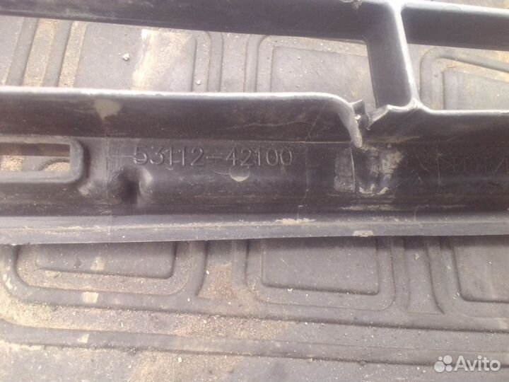 Решетка переднего бампера Toyota RAV 4