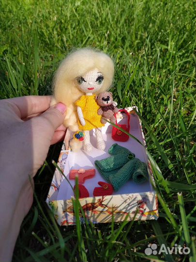 Вязаная кукла ручной работы