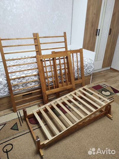 Детская кроватка с маятником +полный комплект