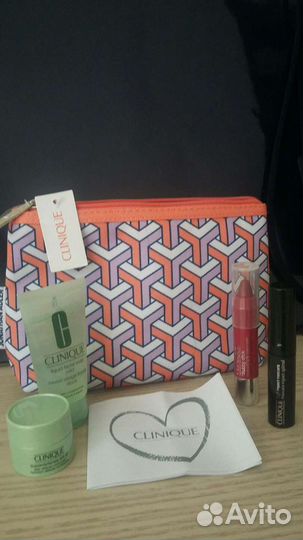 Косметичка с набором от люкс марки