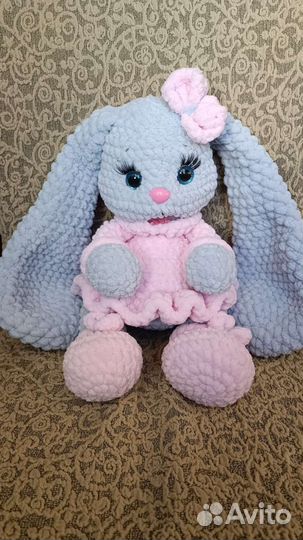 Вязаный зайка из плюшевой пряжи