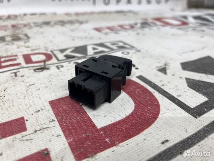 Кнопка стеклоподъемника передняя правая Kia