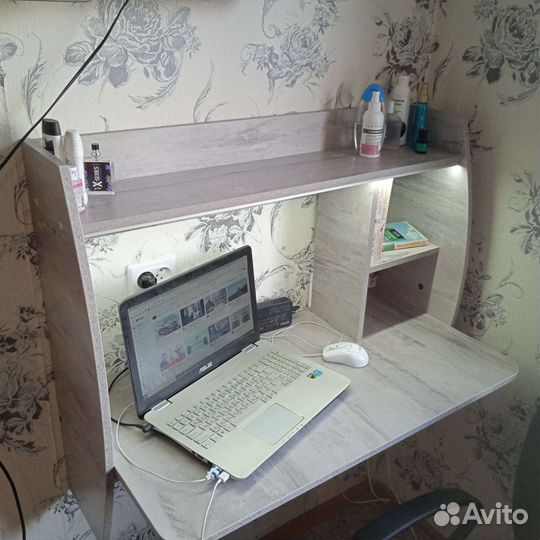 Компьютерный стол навесной