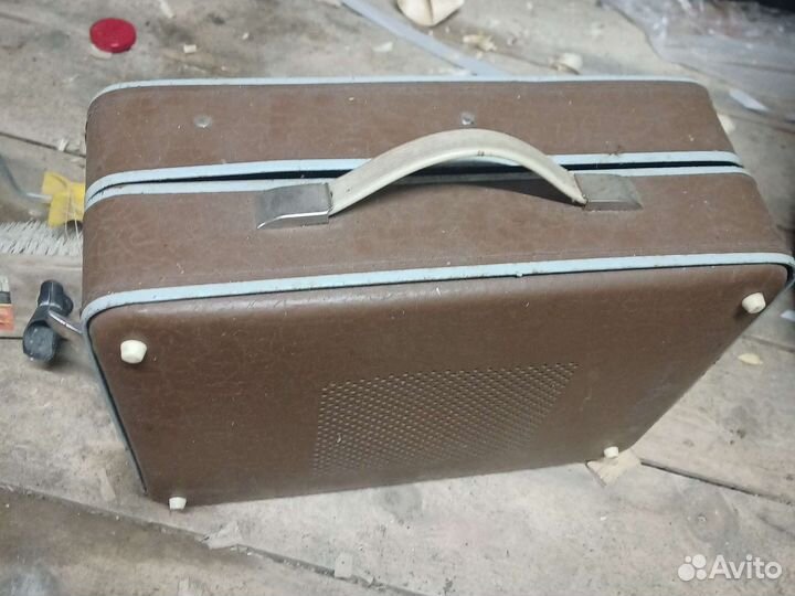 Переносной проигрыватель Юность 301