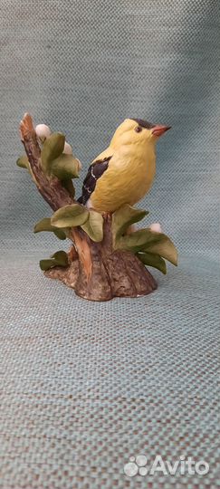 Винтажная фарфоровая статуэтка птичка