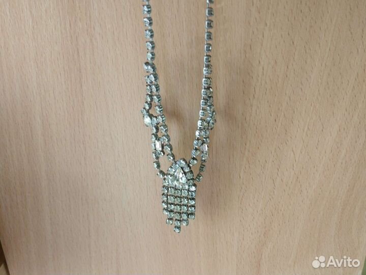 Колье и клипсы