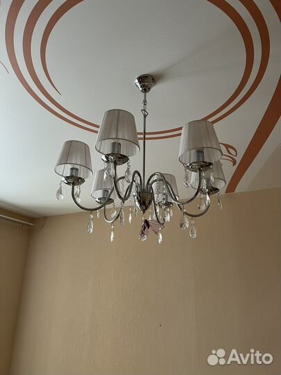 Люстра и светильник