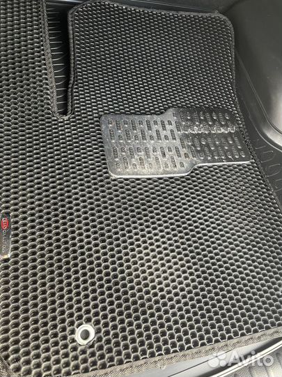 Продам два передних коврика Ева на киа селтос