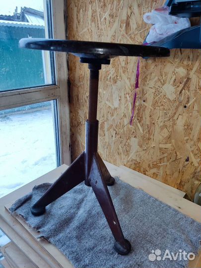 Крутящийся стул для пианино