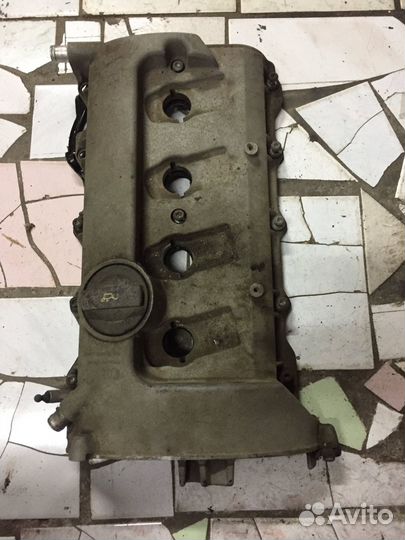 Клапанная крышка, левая Audi A8 D3 4.2