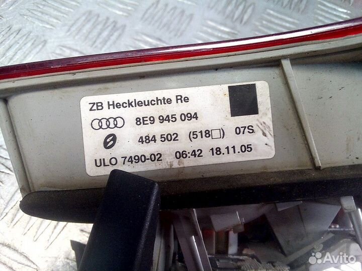 Фонарь крышки багажника правый Audi A4 B6 2006