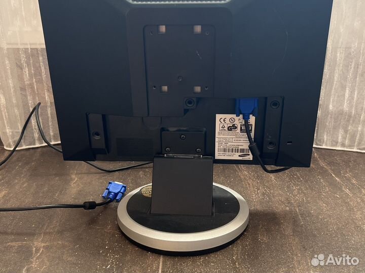 Монитор Samsung