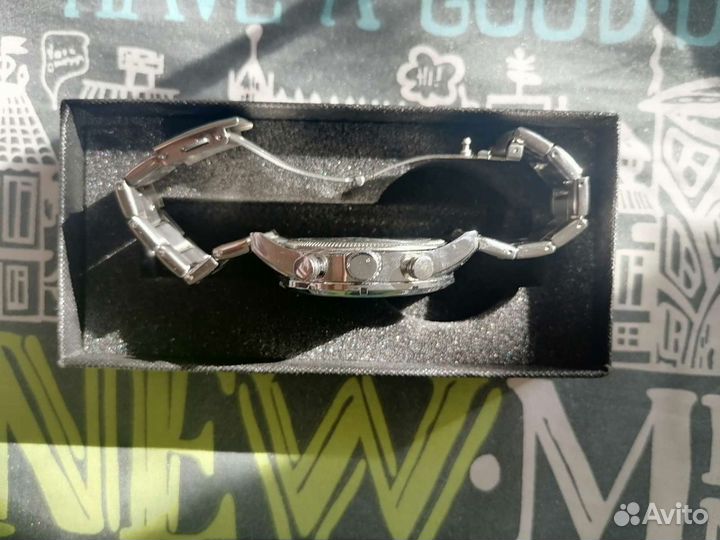 Часы кварцовые, стальные, водонепроницаемые