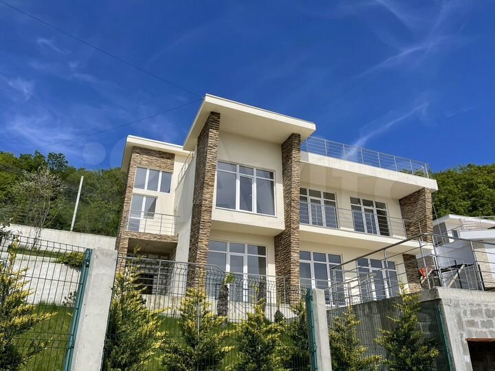 Дом 305 м² на участке 6 сот.