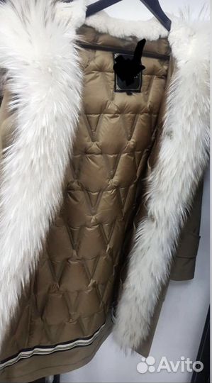 Продам зимнию парку с натуральным мехом енота