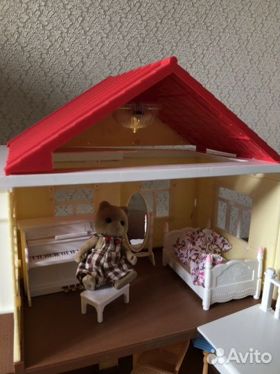 Игрушечный домик с мебелью