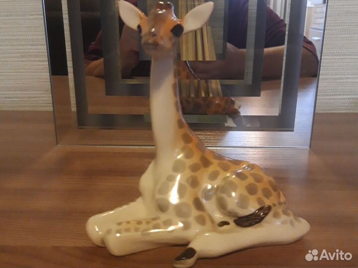 Фарфоровая статуэтка 