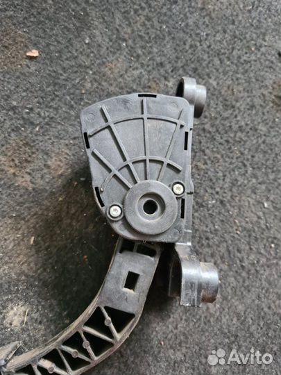 Педаль газа Hyundai Solaris 1 2012