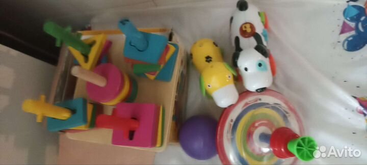 Велосипед с родительской ручкой детский и игрушки