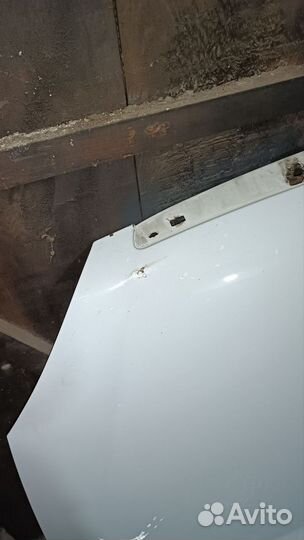 Капот на priora белый