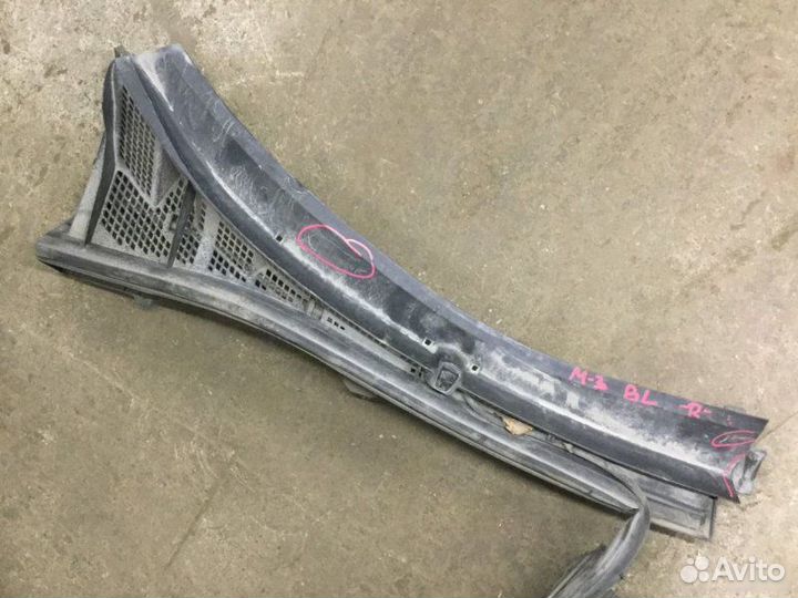 Решетка стеклоочистителей (жабо) правая Mazda 3 BL