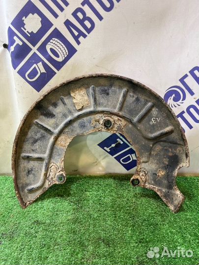 Кожух тормозного диска передний правый Volkswagen